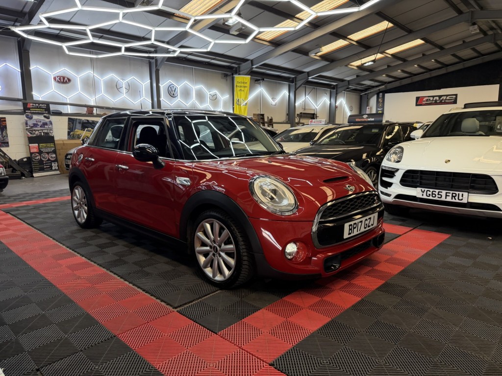 2017 MINI HATCH